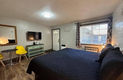 Stateline House | Non-Smoking King Room - NSK