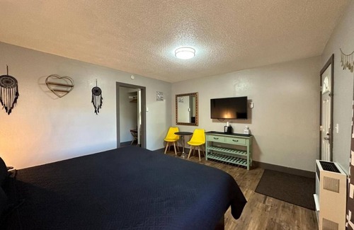 Stateline House | Non-Smoking King Room - NSK