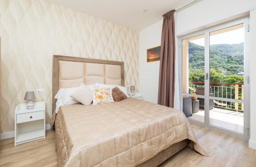 Sorrento Apartment | Nonno Angelo - 4 Bedrooms with Free Parking & Seaview Balcony