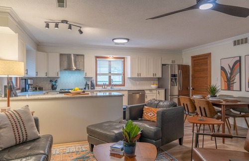 Saugatuck House | Nook on North - Quaint Cottage Steps From Downtown Saugatuck