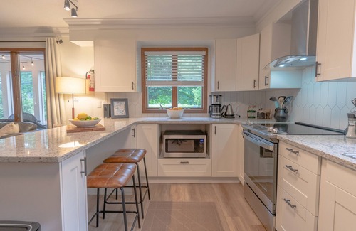 Saugatuck House | Nook on North - Quaint Cottage Steps From Downtown Saugatuck