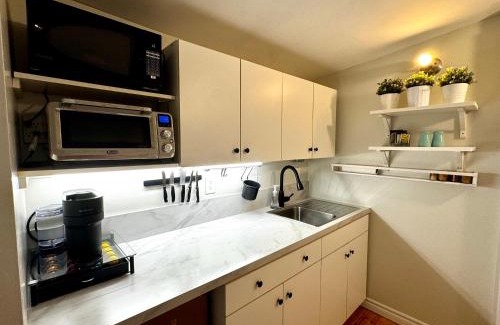 Carleton Place Apartment | NookSide Nest 1 bedroom Upstairs suite King, Queen, Kitchenette, Parking