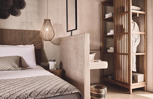 Apollonia House | Noon Beyond Accommodation