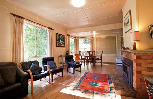 Halls Gap House | Noonameena Cottage
