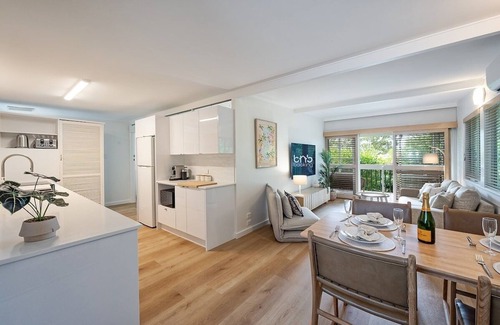 Noosa Heads Apartment | Noosa Hideaway 2BR – Little Cove, 200m to beach