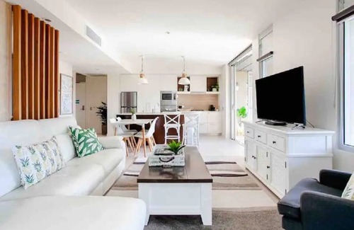 Noosa Heads Apartment | Noosa Luxury Poolside Penthouse Mins walk to Beach