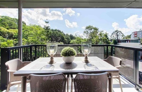 Noosa Heads Apartment | Noosa Luxury Poolside Penthouse Mins walk to Beach