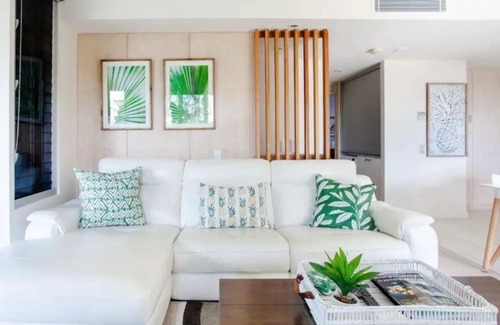 Noosa Heads Apartment | Noosa Luxury Poolside Penthouse Mins walk to Beach