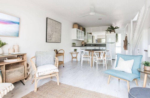 Noosa Heads Villa | Noosa Terrace 7 - beach, river, pool, cafes & restaurants - location and style.