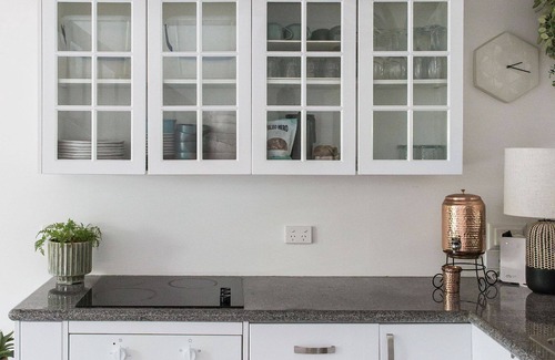 Noosa Heads Villa | Noosa Terrace 7 - beach, river, pool, cafes & restaurants - location and style.