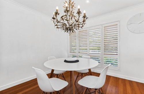 Noosa Heads Apartment | Noosa Tropical Beach Retreat ~ Walk to Everything