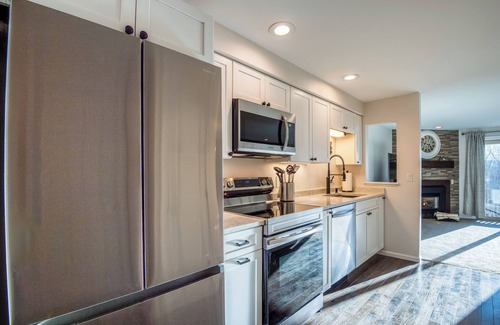 Bartlett Condo | Nordic Chatlet - Pools - Hot Tubs - N Conway - 3 Ski Mtns!