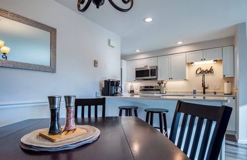 Bartlett Condo | Nordic Chatlet - Pools - Hot Tubs - N Conway - 3 Ski Mtns!