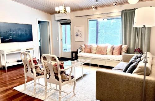 Rovaniemi Villa | Nordic Villa with private sledding hill and fire pit