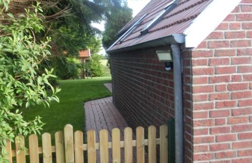 Neßmersiel House | Nordseeküste am Deich mit schönem Garten