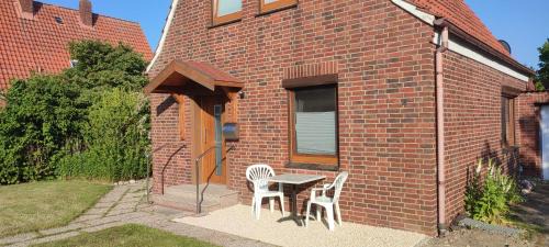 Otterndorf House | Nordseezimmer Koje - WLAN, Parkplatz, eigenes Bad, Fahrradschuppen, Rollladen