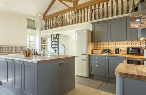 Thetford Villa | Norfolk Hall - Five Bedroom Villa, Sleeps 10