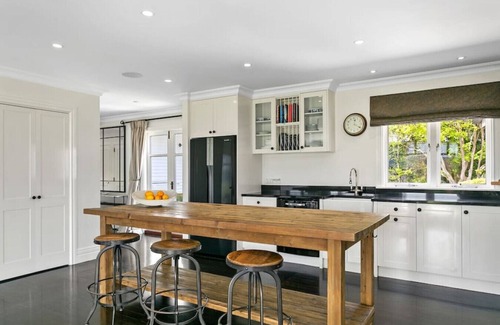 Waipahihi House | Norfolk House - touch of luxury, modern, spacious two storey villa, with spa pool, beautiful grounds