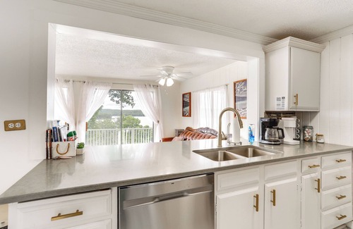 Henderson Cottage | Norfork Lake Views: Home w/Deck in Henderson