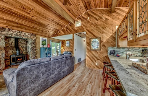 North Upper Truckee House | Normuk Mountaintop 2BR, 2BA -Pets OK