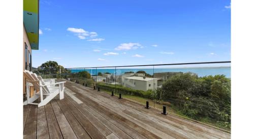 Raglan House | Norté Surf Vista - Whale Bay Raglan Holiday Home
