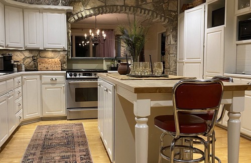 Manhattan House | North Arrow- Warm, Stylish, Edge of Town