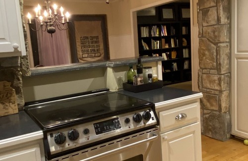 Manhattan House | North Arrow- Warm, Stylish, Edge of Town