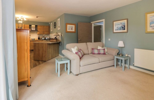 Prestwick Cottage | NORTH BEACH, country holiday cottage, with a garden in Prestwick