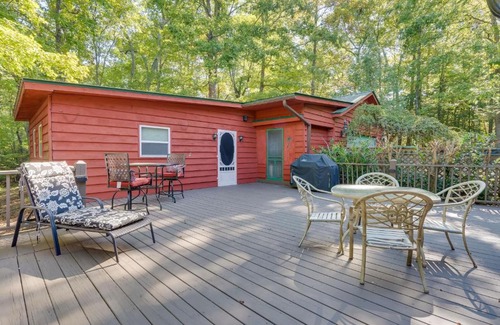 Murphy House | North Carolina Cabin with Deck, Bar and Pool Table!