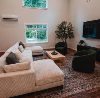Concrete House | North Cascades Escape- spacious 5-bedroom, family friendly, AC, WiFi