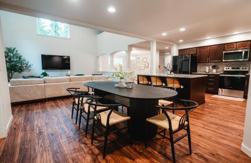 Concrete House | North Cascades Escape- spacious 5-bedroom, family friendly, AC, WiFi