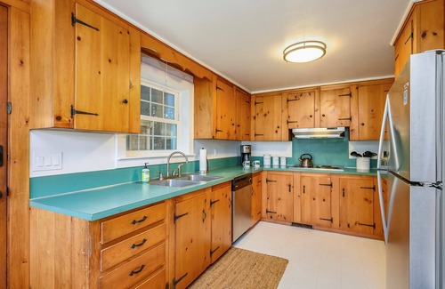 North Chatham House | North Chatham, Quaint Cottage, Great Yard, Welcome to Bobs Place