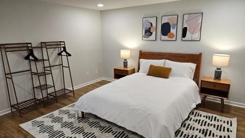 Columbus House | North Columbus Townhouse - Central, Updated, Fireplace