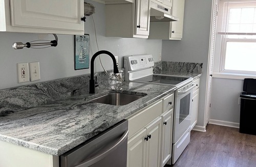 North End Apartment | North End Garden Apt w/fabulous porch. 2 beds, 1 bath. 10 houses to the beach.