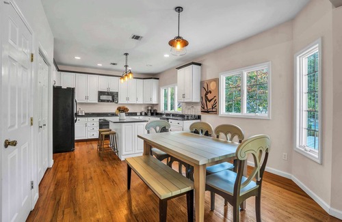 Laurel House | North Fork Manor: Heated Pool, Hot tub