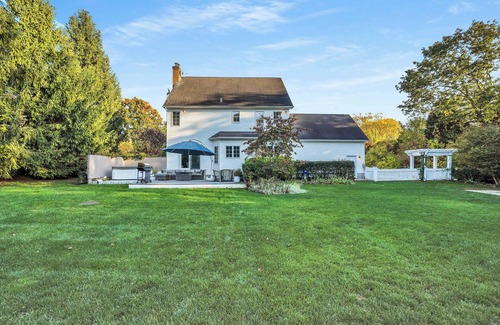 Laurel House | North Fork Manor: Heated Pool, Hot tub