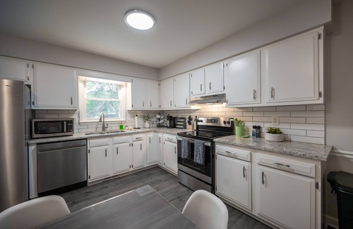 North Raleigh House | North Hills Oasis- 5mins from North Hills, Newly Renovated, Two En Suites!