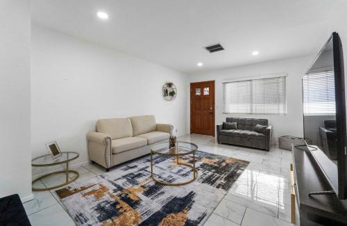 Burbank Apartment | North Hollywood - Near Burbank Airport & Universal