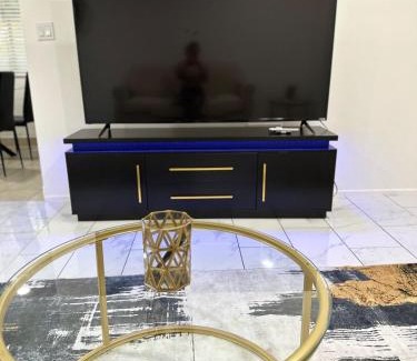 Burbank Apartment | North Hollywood - Near Burbank Airport & Universal