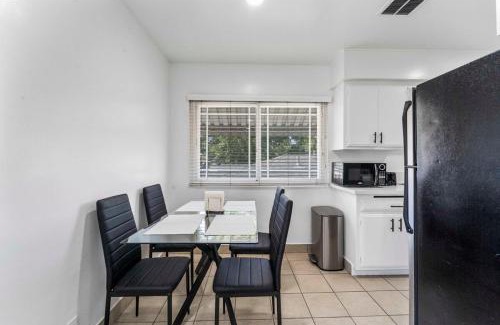 Burbank Apartment | North Hollywood - Near Burbank Airport & Universal