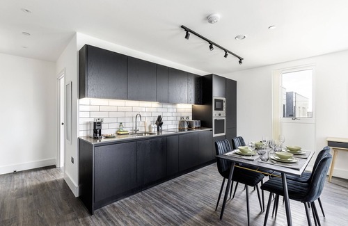 College Park and Old Oak Apartment | North Ken V - 2Bedroom+1Bathroom+Balcony+Concierge