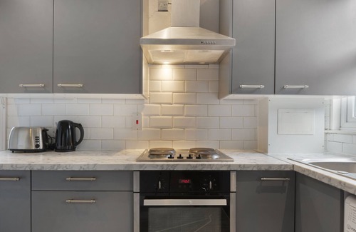 St. Helen's Apartment | North Kensington Westfield 3 bedroom New DeluxAprt
