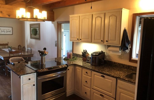 Salem House | North Keowee Family Lake House on Private Cove With Dock/5 MIN FROM JOCASSEE