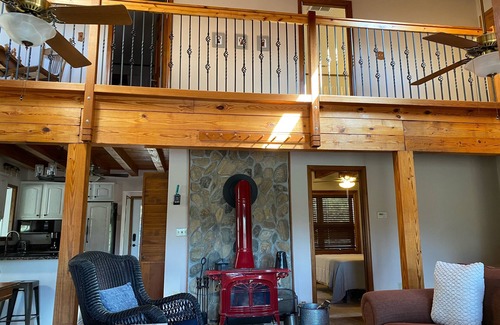 Salem House | North Keowee Family Lake House on Private Cove With Dock/5 MIN FROM JOCASSEE