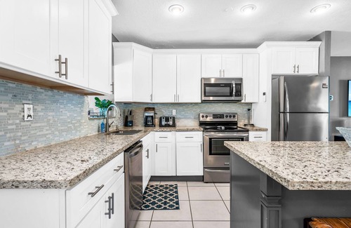 North Miami Beach House | North Miami Beach family villa with HEATED pool & grill. Minutes to beach!