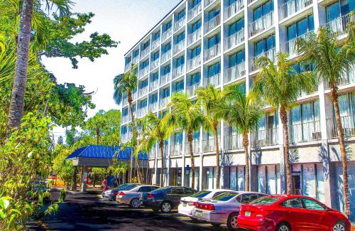 Golden Glades Hotel | North Miami Beach Gardens Inn & Suites