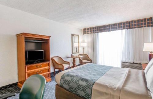 Golden Glades Hotel | North Miami Beach Gardens Inn & Suites