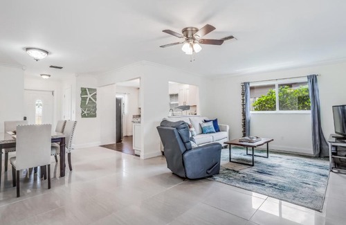 Naples Park House | North Naples Sea Breeze Relaxation