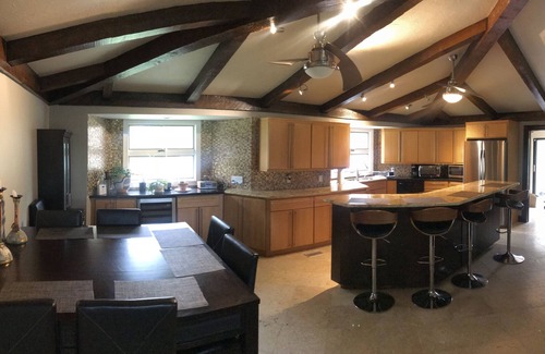 Palm River Estates House | North Naples Spacious Home 3500 SqFt W/Hot Tub & Heated Pool, 8 Beds, Sleeps 12
