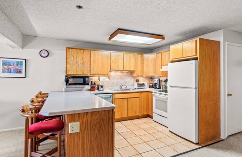 Downtown Condo | North Of Nell, Unit 3L